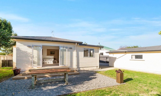 Martinborough Cottage | 30 Cologne - Martinborough Holiday Home