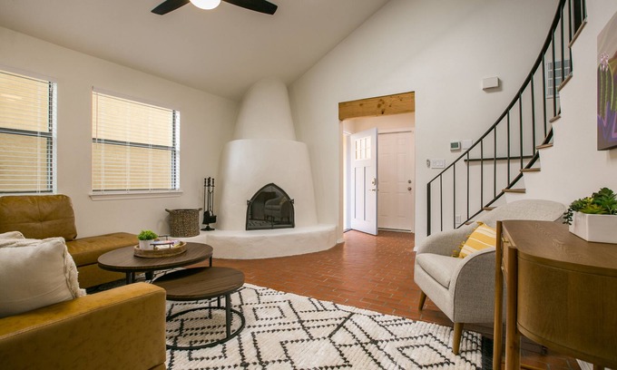 Oso Grande House | 30-DAY MIN STAY 3Bed/3Bath in Quiet Neighborhood