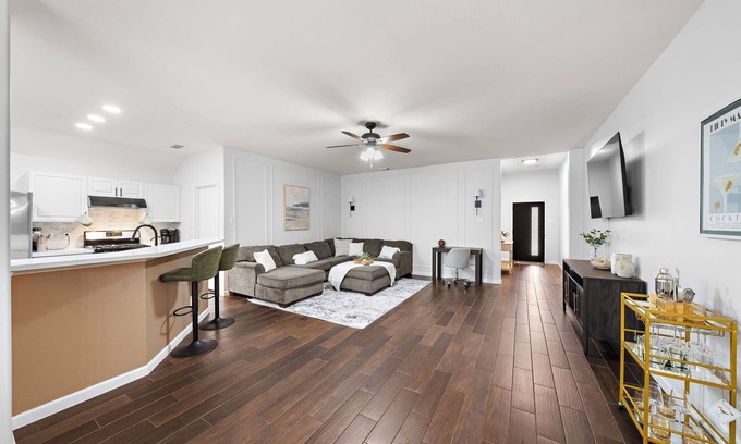 Tomball House | 30+ day stay 3-bedroom house with WiFi Pets Allowed