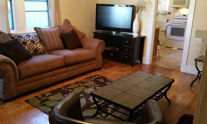Downtown Klamath Falls House | 30+Day Stay⭐Lovely Smarthouse King 4KTV W/D WIFI