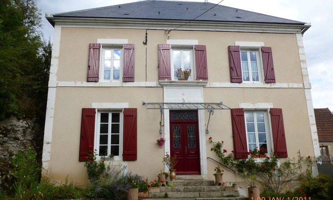 Druyes-les-Belles-Fontaines Apartment | 30 minutes from Guedelon and 2 hours from Paris