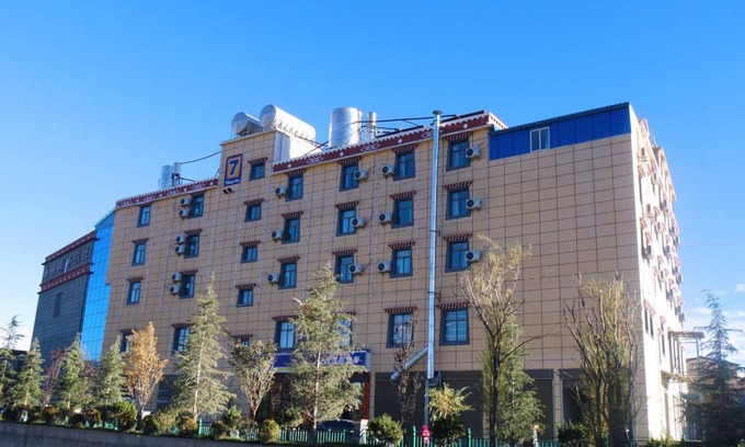 Deqen Hotel | 30 m² Hotel ∙ 3 bedrooms ∙ 4 guests