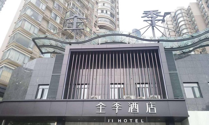 Huangpu Hotel | 30 m² Hotel ∙ 6 guests