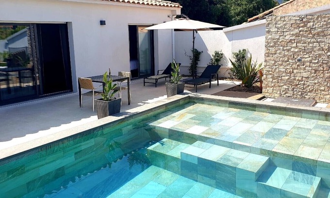 Gemenos House | 30 m2 luxury lodge with pool and Jacuzzi for 2 people ONLY