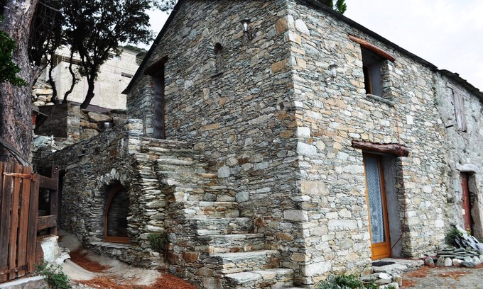 Chine House | 30 metres from the sea, traditional fisherman's cottage with sea-view terrace