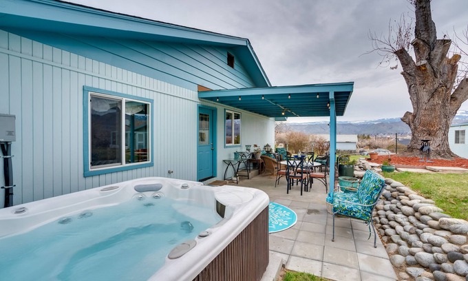 Monitor House | 30 Mins to Leavenworth: Home w/Hot Tub & Yard!