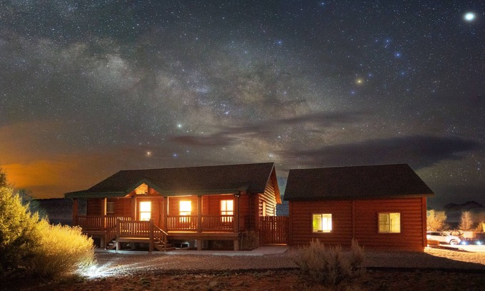 Kanab Cabin | ★30 mins to Zion★Two Cabins w/Game Room★Bryce/Lake Powell/Grand Canyon