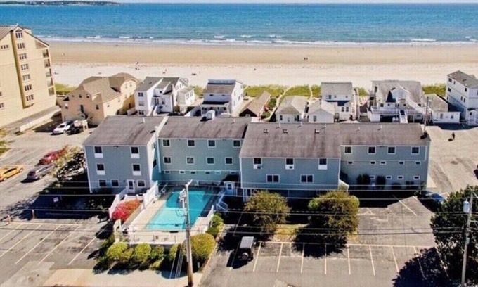 Old Orchard Beach Condo | 30 second walk to Beach, Outdoor Pool, Easy Access 1st floor, Powdery Sand