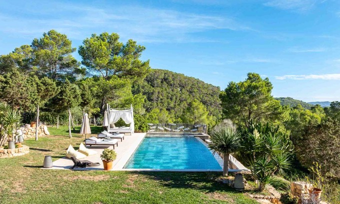 Sant Antoni de Portmany Villa | 300 m² Villa ∙ 5 bedrooms ∙ 10 guests