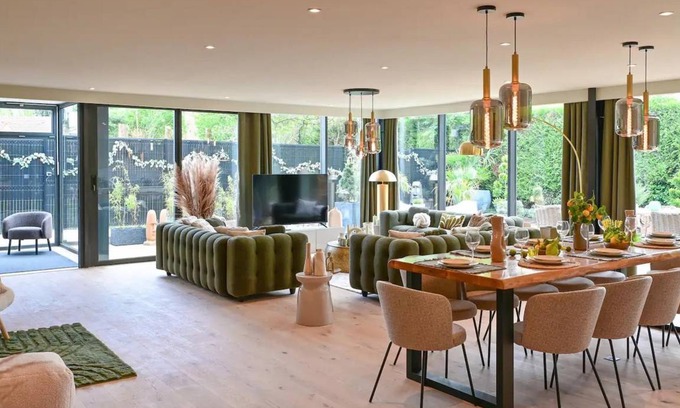 Marcq-en-Baroeul Cottage | 300 m² Cabin ∙ 6 bedrooms ∙ 12 guests