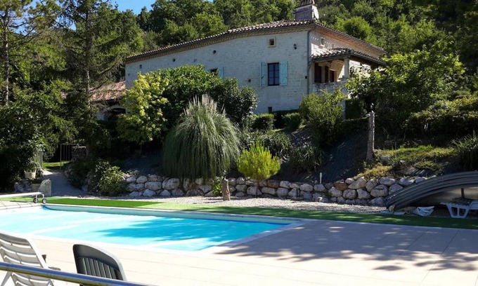 Valprionde House | 300 m² Gîte ∙ 7 bedrooms ∙ 20 guests