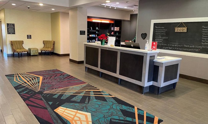 Pratt Hotel | 300 m² Hotel ∙ 4 guests
