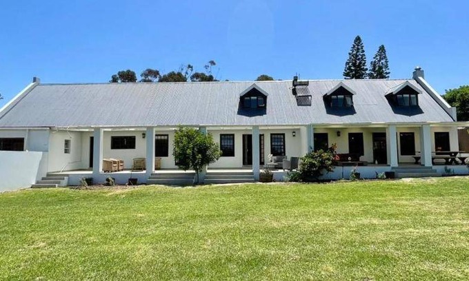 Port Beaufort House | 300 m² House ∙ 5 bedrooms ∙ 15 guests