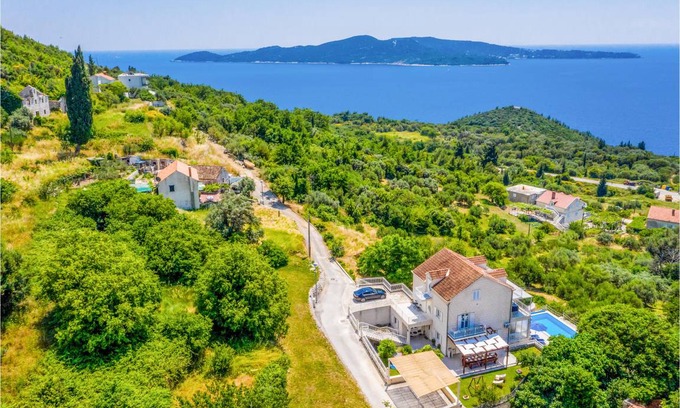 Brsecine House | 300 m² House ∙ 7 bedrooms ∙ 15 guests