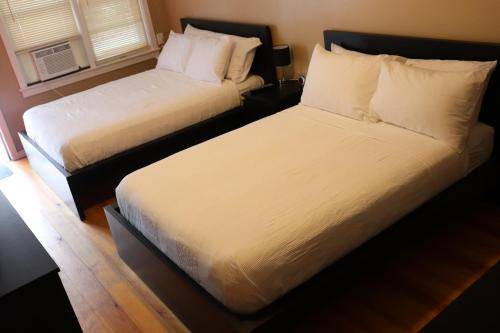 Roscoe House | 300 m² Motel ∙ 2 bedrooms ∙ 4 guests