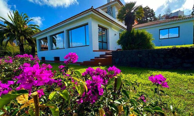 Montijos Resort | 300 m² Resort ∙ 10 bedrooms ∙ 20 guests