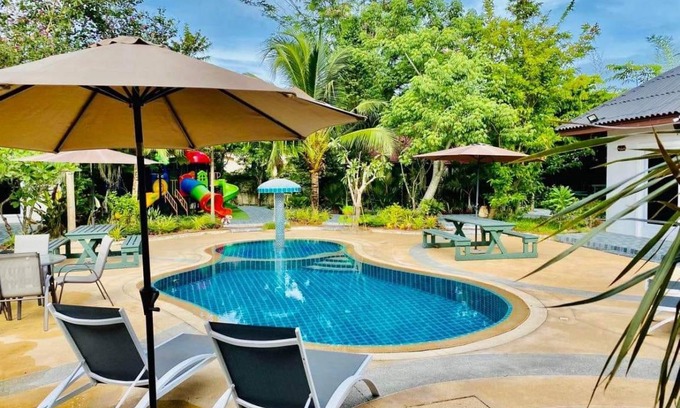 Pong Resort | 300 m² Resort ∙ 5 bedrooms ∙ 10 guests