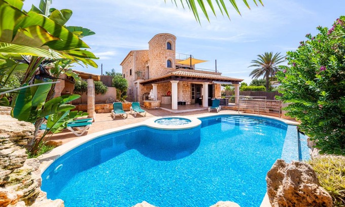 Cala Santany Villa | 300 m² Villa ∙ 4 bedrooms ∙ 8 guests