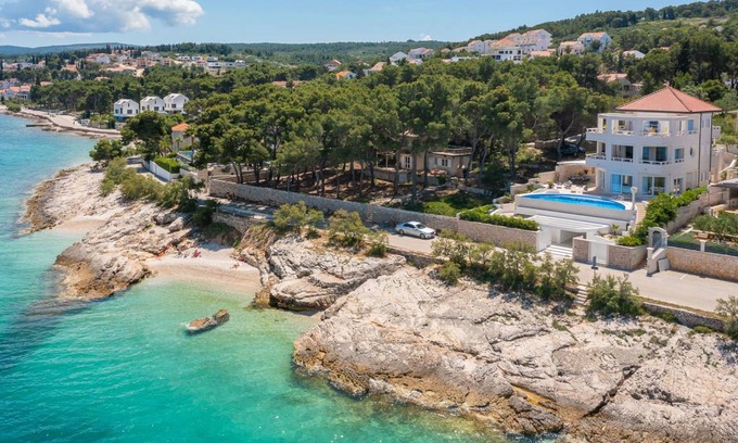 Sutivan Villa | 300 m² Villa ∙ 4 bedrooms ∙ 8 guests