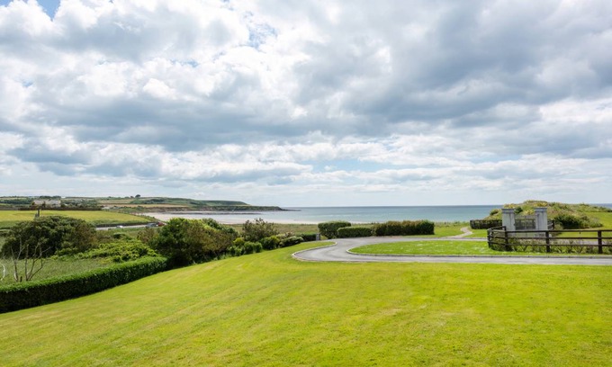 Ardmore Villa | 300 m² Villa ∙ 5 bedrooms ∙ 11 guests