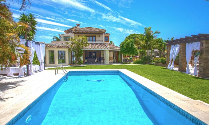 San Pedro de Alcantara Villa | 300 meters from beach, children's playground, heated pool, exterior kitchen/BBQ