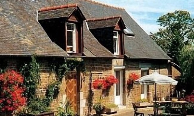 Louvigne-du-Desert Other | 300 Yr Old Breton Farmhouse In Tranquil Location With Heated Swimming Pool