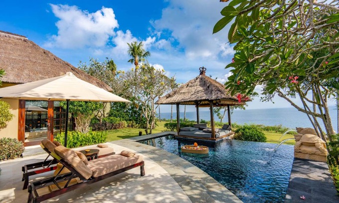 Jimbaran Bay Resort | 3000 m² Resort ∙ 3 bedrooms ∙ 127 guests