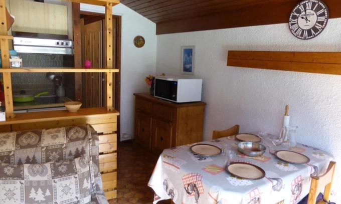 Les Contamines-Montjoie Apartment | 300m from ski slopes, 3rd floor, balcony, parking, tv, 29m², Les Contamines-Montjoie