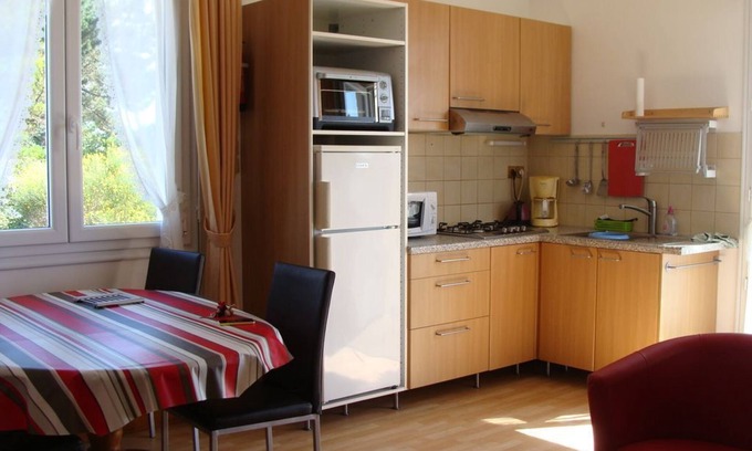 Saint-Pierre-Quiberon Apartment | 300m from the sea, Apartment in Breton house with terrace