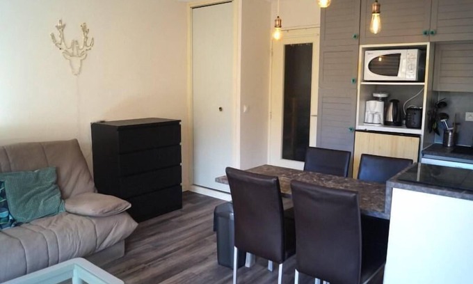 Le Super-Sauze Apartment | 300m from resort center, 3rd floor, view ski slopes, balcony, tv, 26m², Sauze - Super Sauze