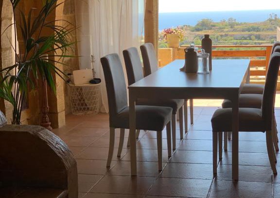 Qala House | 300y/o Farmhouse BLUE LAGOON VIEWS/AC/POOL QALA