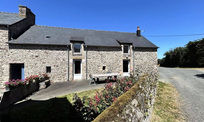 Pleherel-Plage-Vieux-Bourg Villa | 301 - Character house 2km from Sables-D'or.