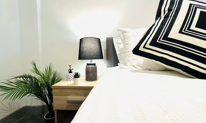 Wakefield Apartment | 301 Grosvenor House City Centre