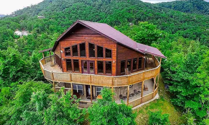 Wears Valley Cabin | 303 m² Cabin ∙ 6 bedrooms ∙ 18 guests