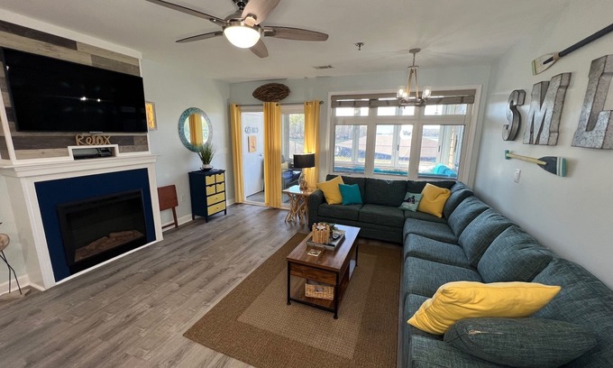 Huddleston Apartment | #303 Pointe - 2 Bedroom Lakefront Condo at Mariners SML