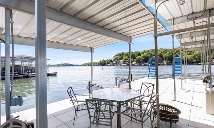 Gravois Mills House | 307 m² House ∙ 4 bedrooms ∙ 14 guests