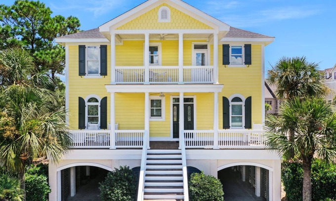 North Litchfield Beach House | 307 m² House ∙ 6 bedrooms ∙ 17 guests