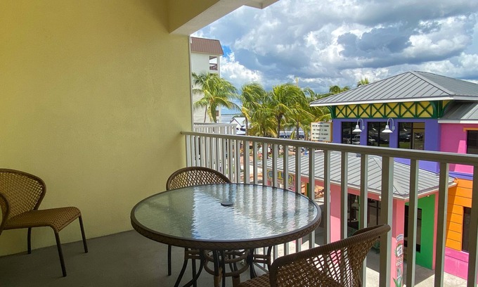 Fort Myers Beach Condo | 308 Harbour House: Beach, Pool, Balcony