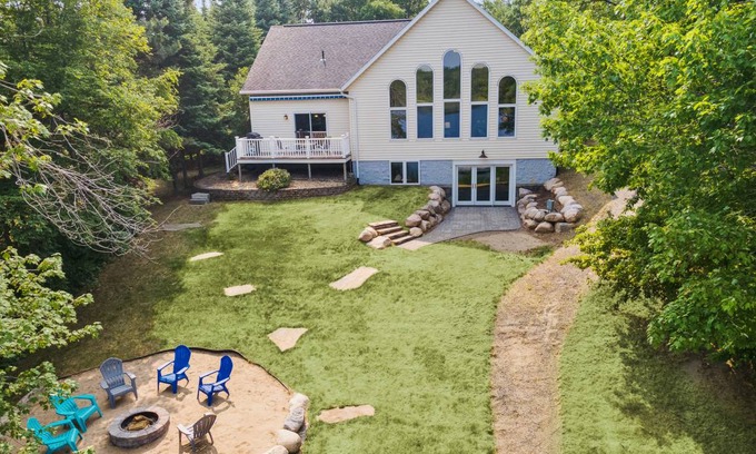 Brainerd House | 308 m² House ∙ 3 bedrooms ∙ 10 guests