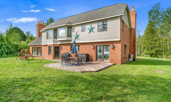 Lake Township House | 308 m² House ∙ 4 bedrooms ∙ 10 guests