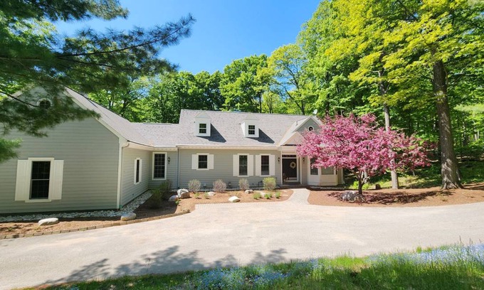 Birchwood Farms House | 308 m² House ∙ 4 bedrooms ∙ 11 guests