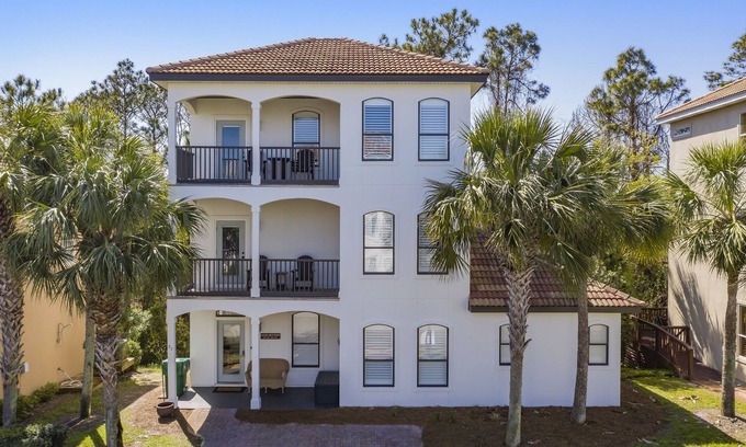 Santa Rosa Beach House | 30A ~Gulf Views ~ Walk to the Beach ~ Spacious Kitchen ~ Near Gulf Place