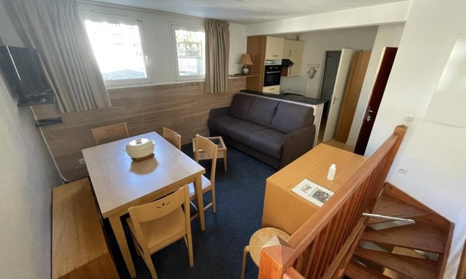 Eaux-Bonnes Apartment | 30m from resort center, 3rd floor, view resort, fitness, swimming pool, sauna, tv, ski locker, 35m²