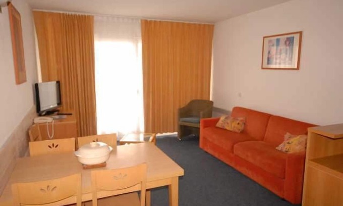 Eaux-Bonnes Apartment | 30m from resort center, 2nd floor, view ski slopes, fitness, swimming pool, sauna, tv, ski locker