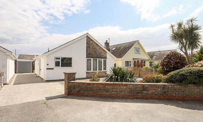 Morfa Bychan House | 31 Beach Road