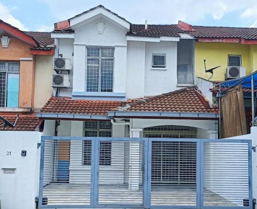 Sungai Buloh House | 31 Damansara Damai by Manhattan Group