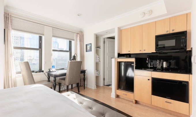 Central Park South Condo | 31 m² Condo ∙ 1 bedroom ∙ 2 guests