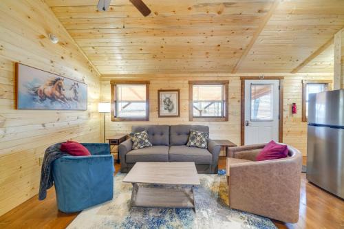 La Grange House | 31 Mi to Louisville Cabin on 235 Acres!