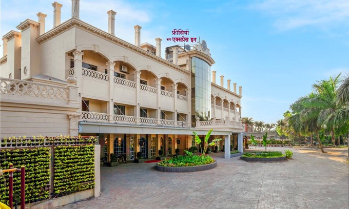 Mira Bhayandar Hotel | 310 m² Hotel ∙ 3 guests