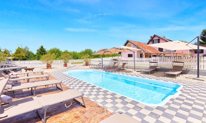 Durdevac House | 310 m² House ∙ 6 bedrooms ∙ 16 guests